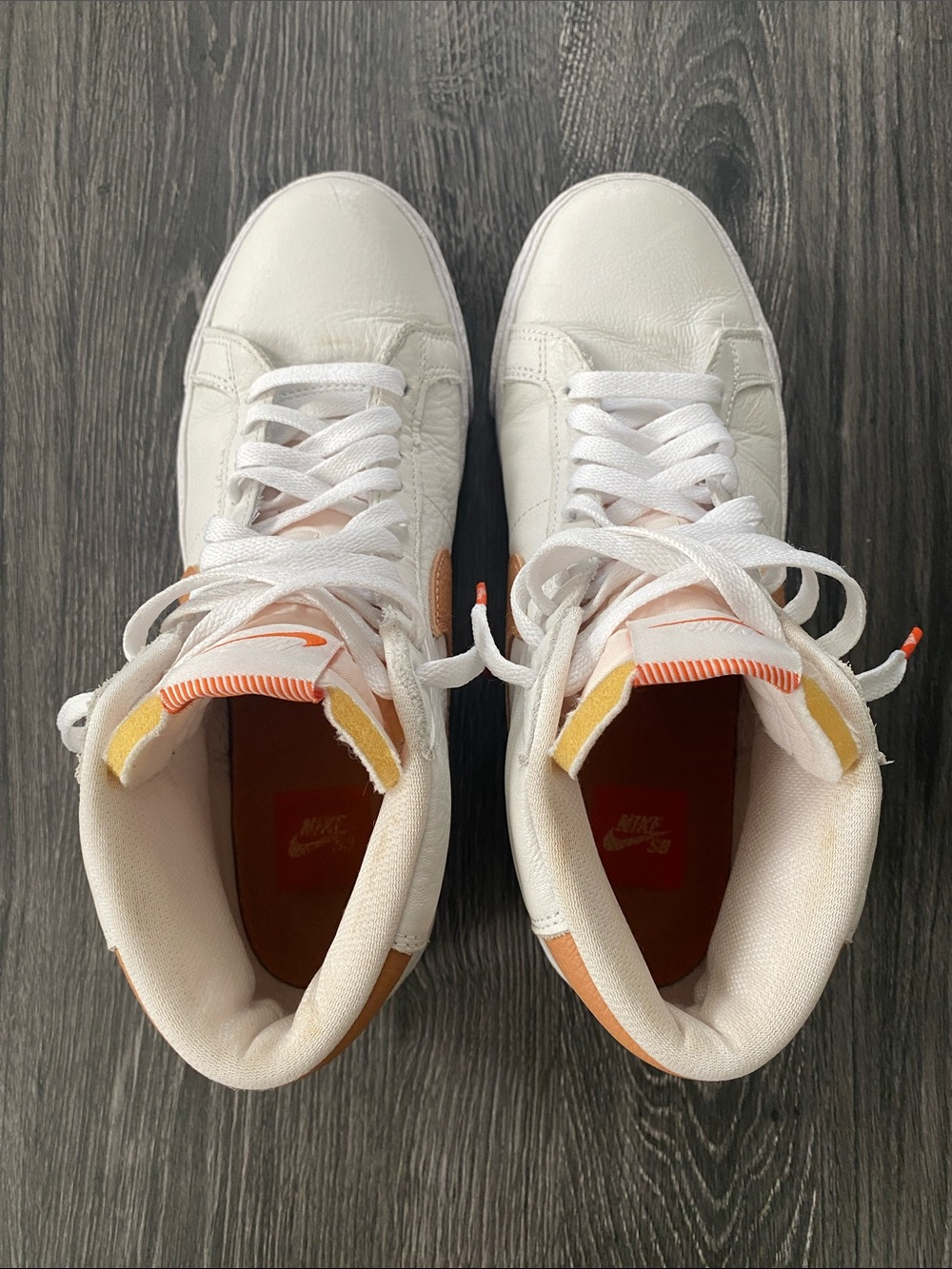 Nike Mens Mid-Top Sneakers. (Or Women) - Picture 7 of 16
